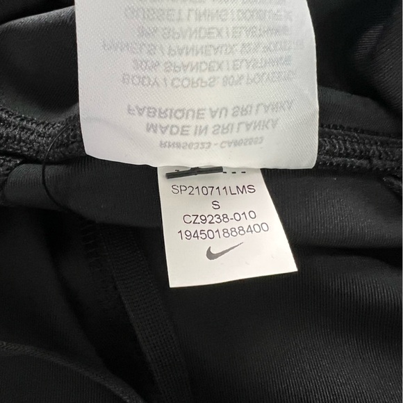 Nike NWT Epic Fast Tight Fit Mid Rise Crop DriFit Legging Size Small - Picture 12 of 12